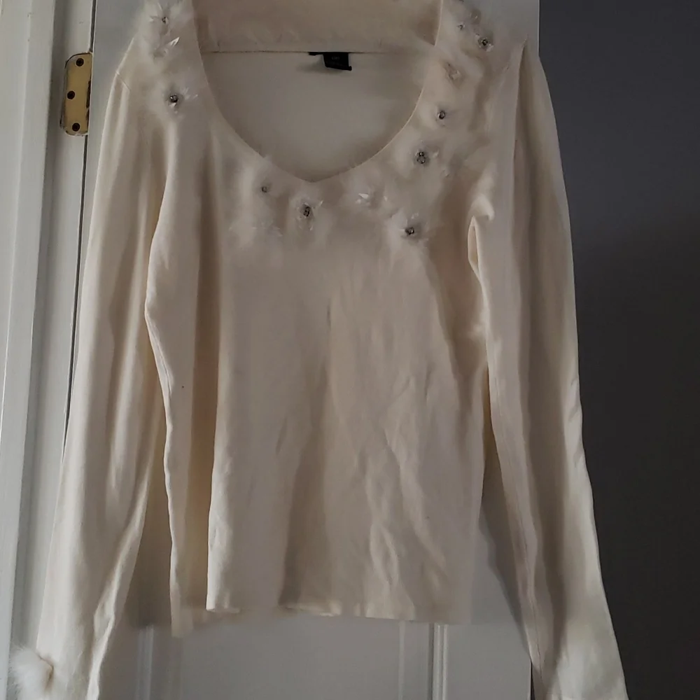 Sweater - Picture 1 of 4